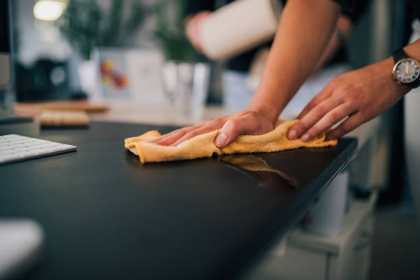 istock Wiping black desk with cloth, close-up. 1165399812