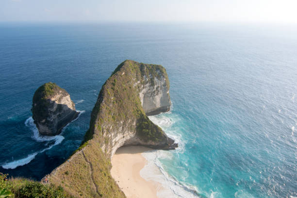 istock Kelingking beach Nusa Penida 1165426252