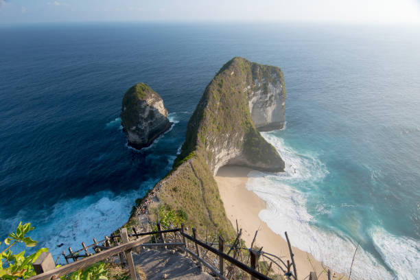 istock Kelingking beach Nusa Penida 1165426256