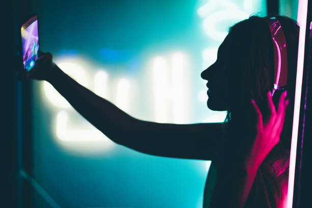 silhouette of hip-hop girl with headphones. - bar women silhouette child imagens e fotografias de stock