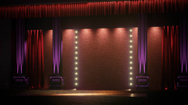 palcoscenico vuoto scuro con luci spot. commedia, standup, cabaret, night club stage 3d render - improv foto e immagini stock