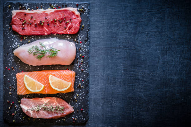 diversi tipi di proteine animali - meat steak raw market foto e immagini stock
