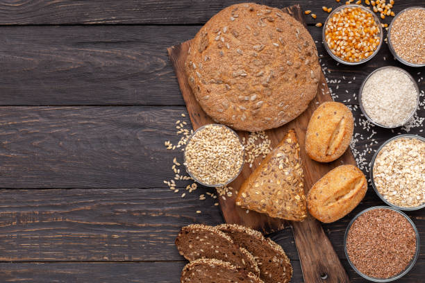 wholegrain bread with gluten free grains on wood - gluten allergy imagens e fotografias de stock