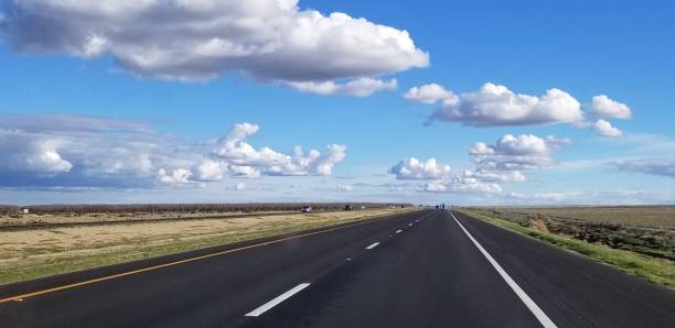 istock Asphalt Road going into the Horizon 1165550665