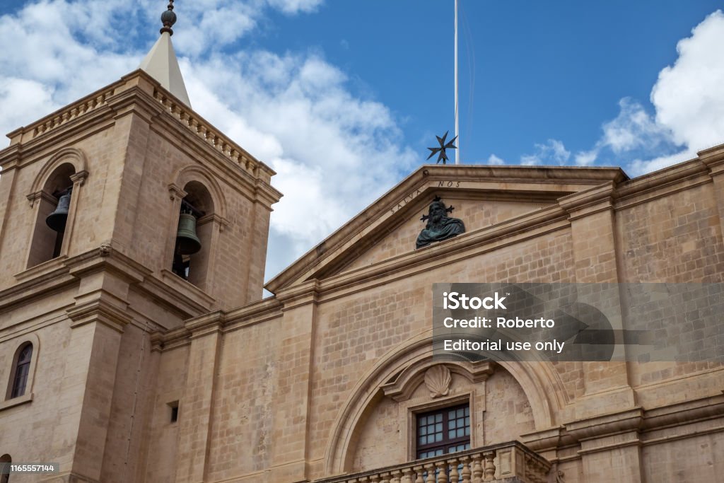 Iglesia Tradicional En El Casco Antiguo De La Valeta En Malta Edificios Increíbles En La Ciudad Histórica De Malta Foto de stock y más banco de imágenes de Aire libre - iStock Iglesia Tradicional En El Casco Antiguo De La Valeta En Malta Edificios Increíbles En La Ciudad Histórica De Malta Foto de stock y más banco de imágenes de Aire libre - iStock