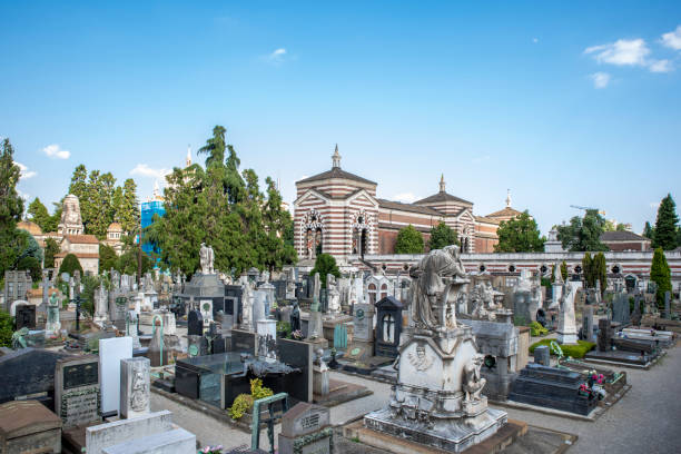 cimitero monumentale di milano - camposanto monumentale foto e immagini stock