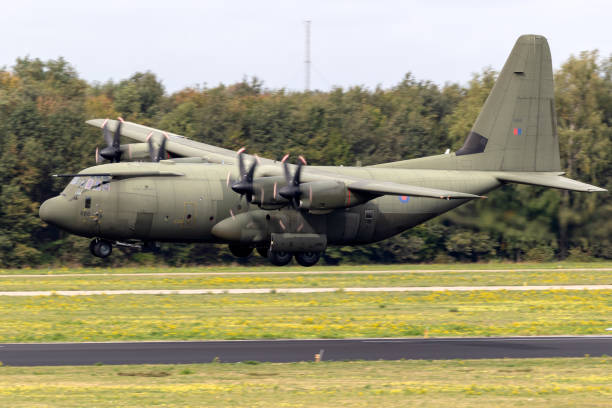 イギリス空軍 ロッキードc-130jヘラクレス輸送機 - lockheed c 130 hercules military airplane military british military ストックフォトと画像