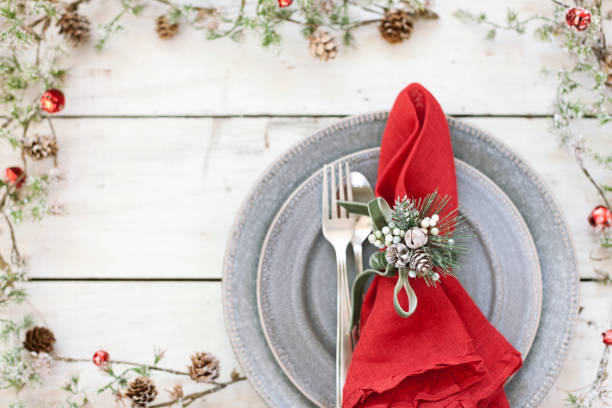 christmas holiday dining - flower arrangement dining room decor dining imagens e fotografias de stock