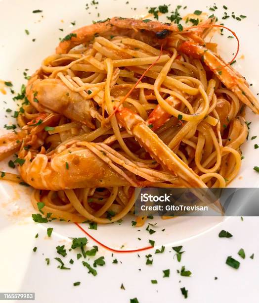 Linguine Alla Busara Wikipedia Stock Photo - Download Image Now - Scampi - Seafood, Spaghetti, Linguini