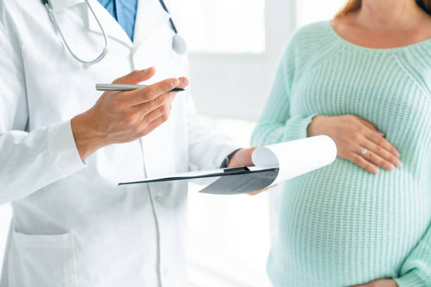 의사를 방문하는 임산부의 자른 이미지 - human pregnancy ultrasound medical exam doctor 뉴스 사진 이미지