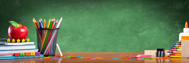 学校の概念に戻る - blackboard chalk nobody blank ストックフォトと画像
