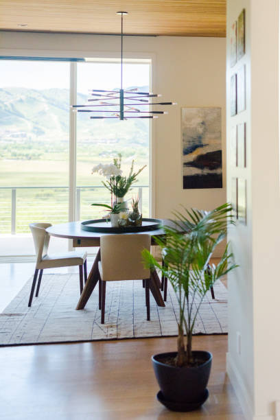 modern dinning room - sliding door hardwood floor dining room floor fotografías e imágenes de stock