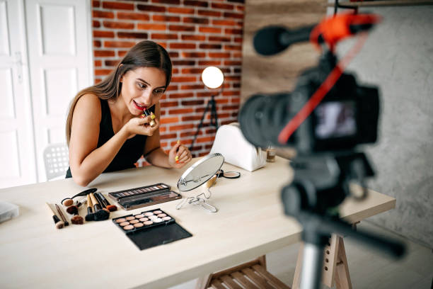 istock I will show you how I do it 1165609880