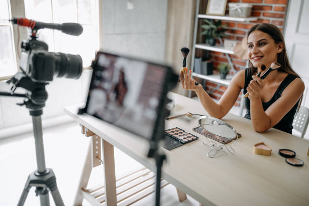 istock I will show you how I do it 1165635008
