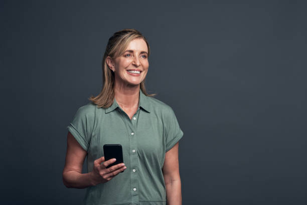 istock I need to think of a good response to this message 1165682728