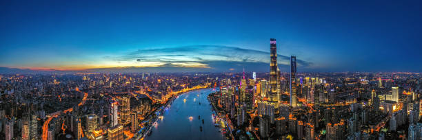 上海のスカイラインの空中写真 - shanghai tower ストックフォトと画像