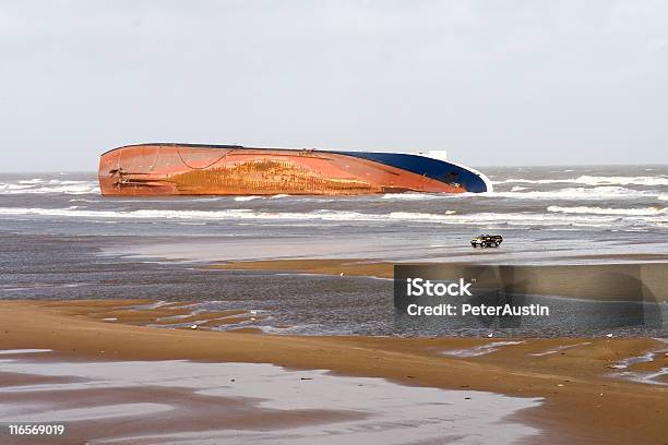 Beached Отправляйте — стоковые фотографии и другие картинки Irish Sea - Irish Sea, Без людей, Горизонтальный