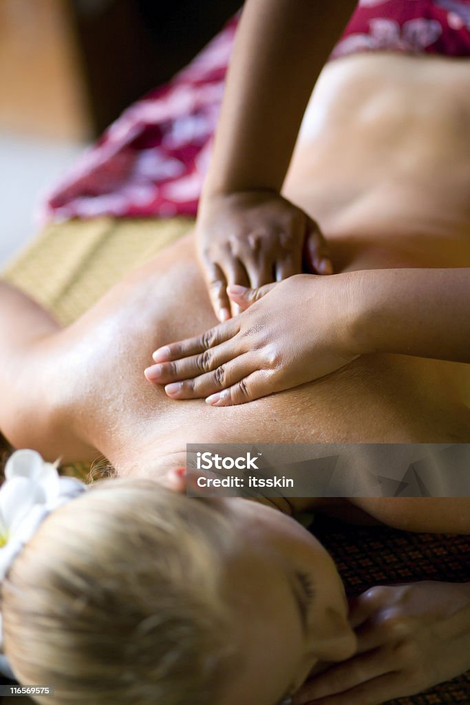 Sesión de masajes - Foto de stock de Acostado libre de derechos