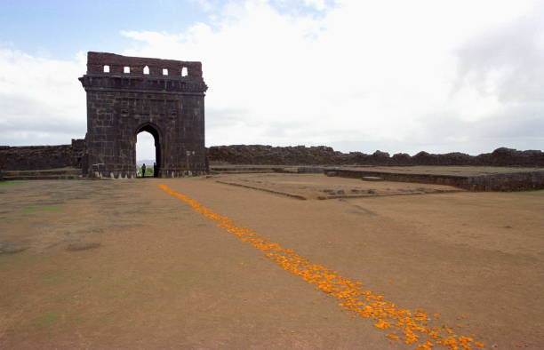 nagarkhana at raigad fort, maharashtra, india - maratha imagens e fotografias de stock