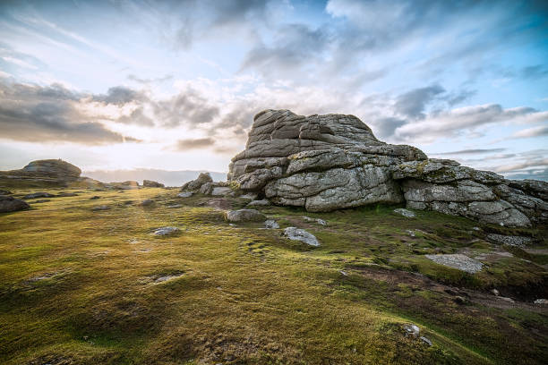 haytor sunset - dartmoor fotografías e imágenes de stock