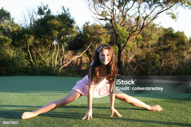 Giovane Ragazza Esercizio - Fotografie stock e altre immagini di Adolescente - Adolescente, Adulto, Aerobica