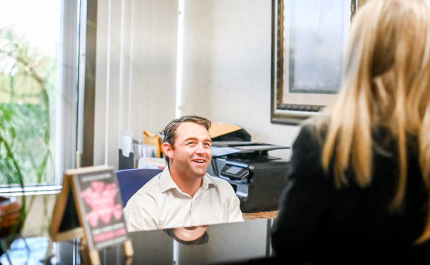 istock Couple at a reception desk, waiting room or office 1165722861