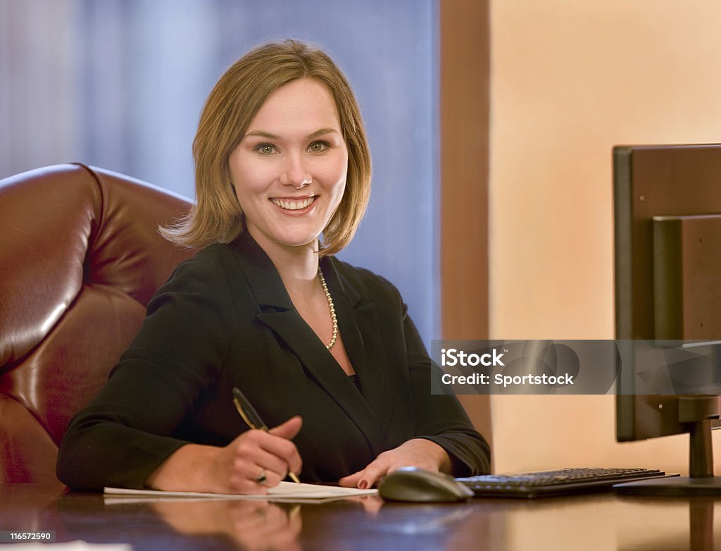 Bela jovem mulher de negócios - Foto de stock de Administrador royalty-free