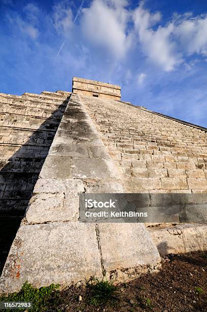 Piramide Di Chichen Itza - Fotografie stock e altre immagini di Ambientazione esterna - Ambientazione esterna, America Latina, Antica civiltà