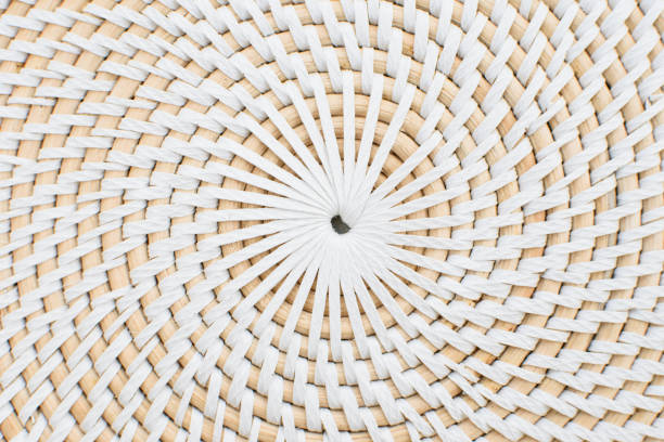 superfície circular da palha. - woven bamboo art close up - fotografias e filmes do acervo