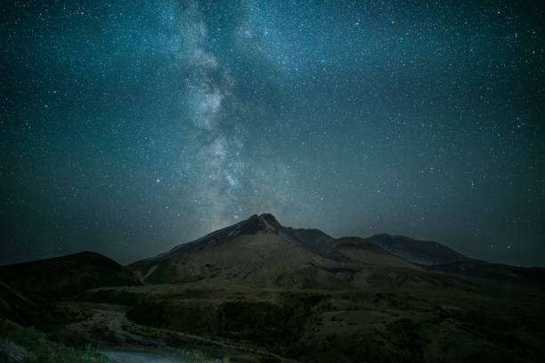 istock Milky Way Over Mount Saint Helens 1165794511