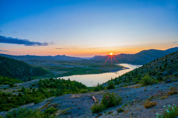 istock Spirit Lake Sunset At Mount Saint Helens 1165798734