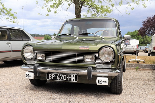 Simca 1100 Special car 1972 dark green metallic of the year 1972 - 3 rd meeting of old vehicles - Village of Saint Agnin sur Bion - Isère - July 28, 2019 - Front of the vehicle