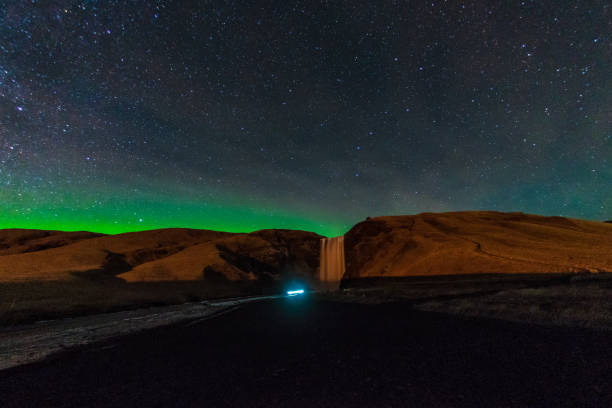 von island aurora und bergsilhouette - 16331 stock-fotos und bilder