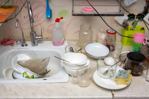 istock Unwashed dishes on the table of the old kitchen 1165864127