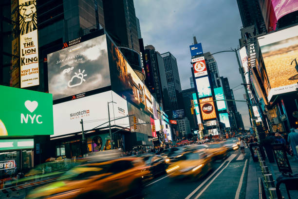 ニューヨーク市のタイムズスクエア - taxi transportation motion city ストックフォトと画像