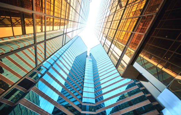 rascacielos modernos en el distrito de negocios - built structure architecture business abstract fotografías e imágenes de stock