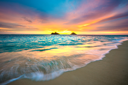 Sunrise at the famous Lanikai Beach in Kailua