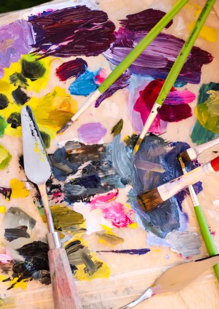 istock artists palette with paints and brushes 1165920669