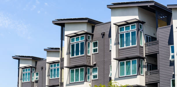 vista exterior del edificio residencial multifamiliar; menlo park, zona de la bahía de san francisco, california - san francisco bay area fotos fotografías e imágenes de stock