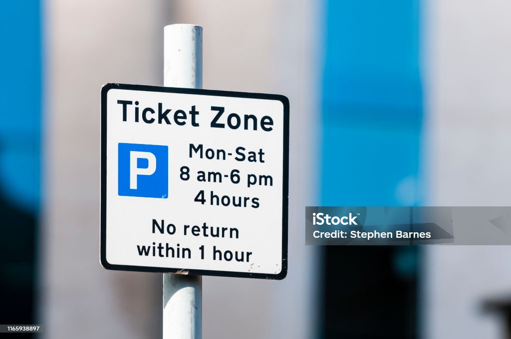 Parken Auf öffentlichen Straßen Vor Grundstück Straßenschild Das Autofahrer Darauf Hinweist Dass Das Parken Ein Ticket