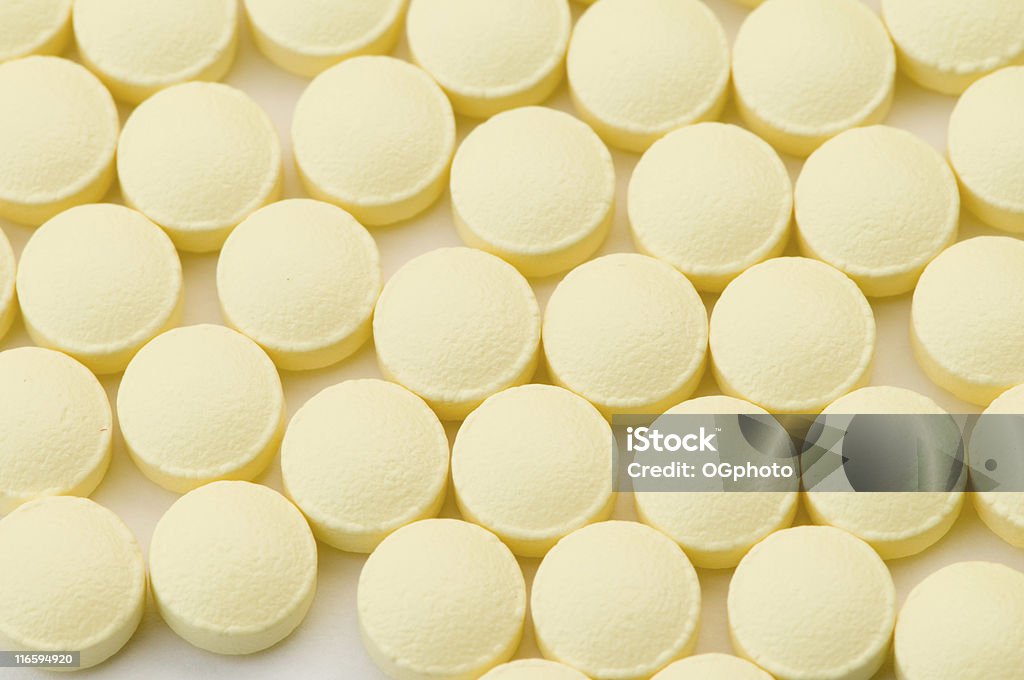 Tabletten gegen einem weißen Hintergrund. - Lizenzfrei Acetylsalicylsäure Stock-Foto