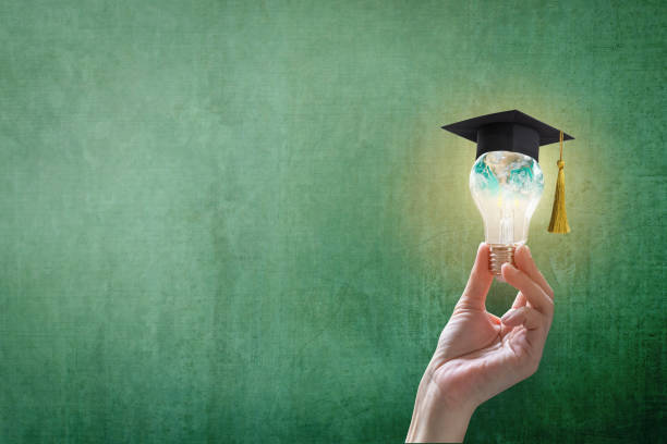 Innovative learning, creative educational study concept for graduation and school student success with world lightbulb on teacher chalkboard Innovative learning, creative educational study concept for graduation and school student success with world lightbulb on teacher chalkboard college education stock pictures, royalty-free photos & images