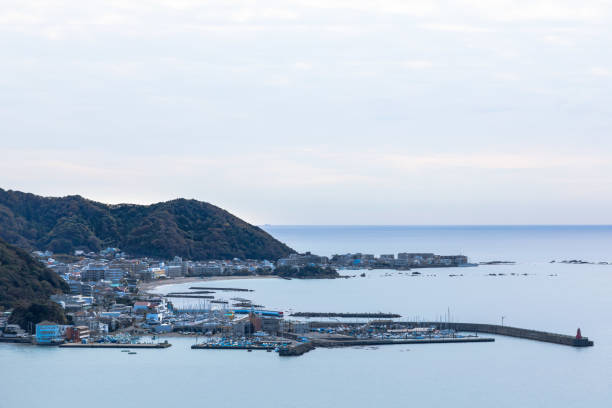 porto de hayama visto do park1 - fishing village - fotografias e filmes do acervo