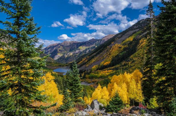 istock Colorado Maroon Bells - Maroon Lake Fall Color 1165980062