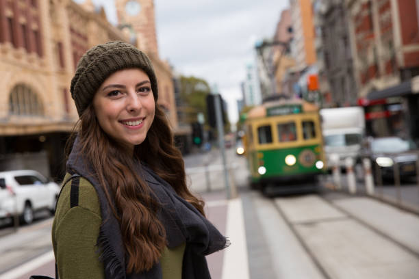 トラムを待っている笑顔の女性 - transportation public transportation melbourne victoria state ストックフォトと画像