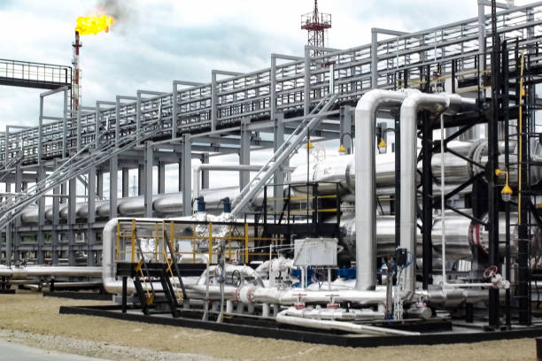 refinería de petróleo construcción de una planta industrial petrolera - petrolium tanker fotografías e imágenes de stock