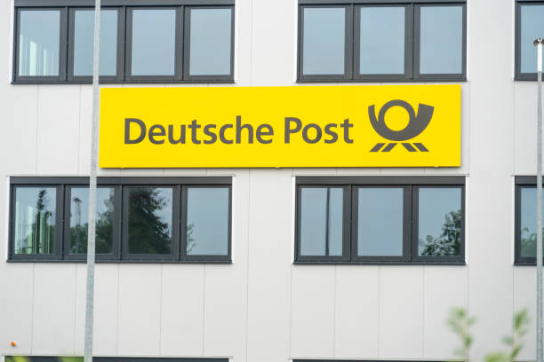 deutsche post tedesco - deutsche post ag package germany occupation foto e immagini stock