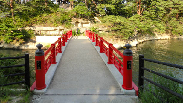 ponte de togetsu no console de ojima na cidade matsushima - togetsu kyo bridge - fotografias e filmes do acervo