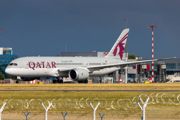 b787 카타르 - boeing 787 qatar airways airplane aerospace industry 뉴스 사진 이미지