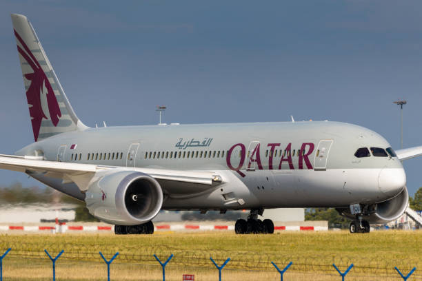 b787 카타르 - boeing 787 qatar airways airplane aerospace industry 뉴스 사진 이미지